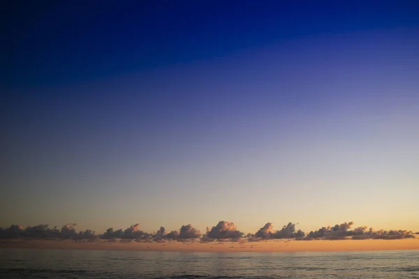 Dokumentacja Fotograficzna Chmur Zachodzie Słońca Nad Morzem — Zdjęcie stockowe