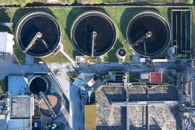 Bir kanalizasyon arıtma merkezinin havadan çekilmiş fotoğrafları. 