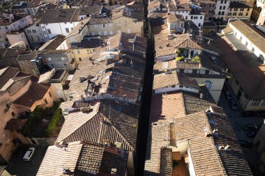 Lucca Tuscany İtalya şehrinin yukarısından panoramik fotoğraf belgeleri 