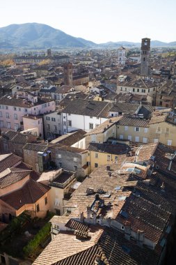 Lucca Tuscany İtalya şehrinin yukarısından panoramik fotoğraf belgeleri 