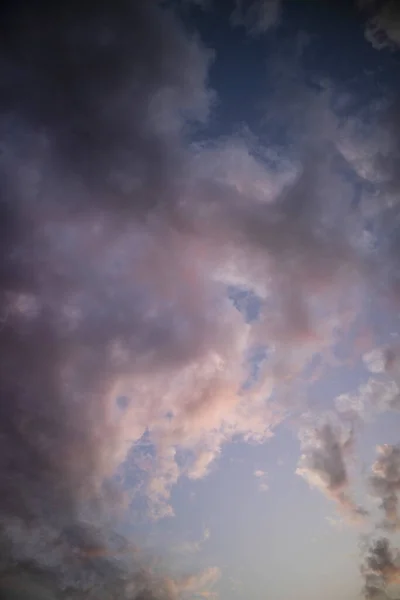 Fotografische Dokumentation Einer Gruppe Farbiger Wolken Bei Sonnenuntergang Stockbild