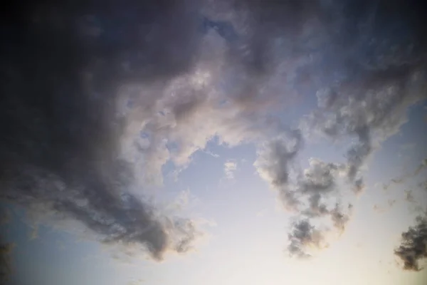 Fotografische Dokumentation Einer Gruppe Farbiger Wolken Bei Sonnenuntergang Stockbild
