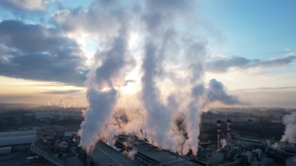 Documentatie Vanuit Lucht Van Een Fabriek Die Waterdamp Lucht Afgeeft — Stockvideo