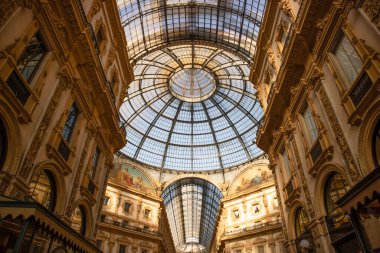 Fotoğraf: Milano 'daki Galleria Vittorio Emanuele' nin mimari detayları. 