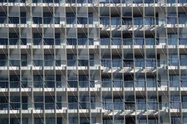 Milano şehrinin modern binalarının mimari detaylarının fotoğraflı belgeleri. 