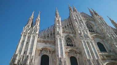 İtalya, Milano 'daki Duomo' nun mimarisinin altından çekilen video dökümanları 