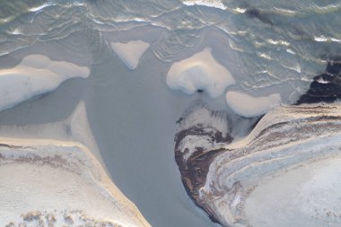 Günbatımında Lido di Camaiore 'da çekilmiş bir kanal fotoğrafının havadan belgesi. 