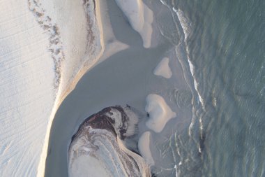 Günbatımında Lido di Camaiore 'da çekilmiş bir kanal fotoğrafının havadan belgesi. 