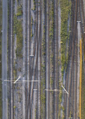 Demiryolu raylarının hava fotoğrafçılığı, taşıma hatlarının karmaşıklığını ve geometrisini gösteriyor. 