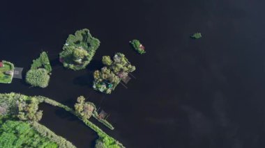 Bataklık Gölü Katliamı Toskana, kirlenmemiş doğa, biyolojik çeşitlilik ve hava manzaraları. Toskana doğası, çevre raporları, turist içeriği veya önleyici bir geçmiş olarak anımsatıcı görüntüler gerektiren projeler için belgeler. 