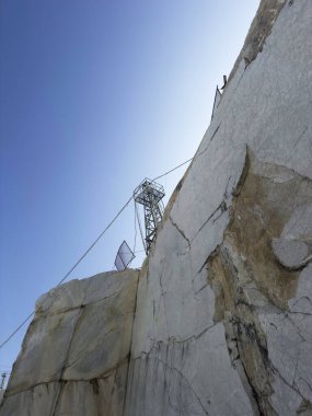 Carrara 'daki mermer ocağının görkemli beyaz duvarlarının fotoğrafları doğanın güzelliğini ve gücünü gözler önüne seriyor.. 