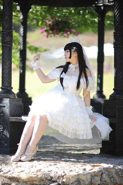 Красивая Молодая Женщина Белым Платьем Lolita Европейским Садом Японская Мода — стоковое фото
