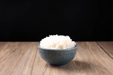 Tahta arka planda Tayland pirinci