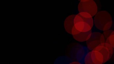 Noel ağacı çelengi görüntüsü bulanık ışıklar yavaş yavaş soluyor boş siyah arkaplanda