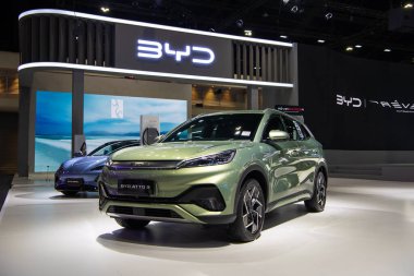 BYD Atto 3 EV otomobili Tayland Uluslararası Otomobil Fuarı 2023 'te 29 Kasım 2023' te Nonthaburi, Tayland 'da sergilenmektedir..