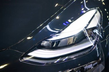 Tesla Model Y EV arabası Tayland Uluslararası Otomobil Fuarı 2023 'te 29 Kasım 2023' te Nonthaburi, Tayland 'da sergileniyor..