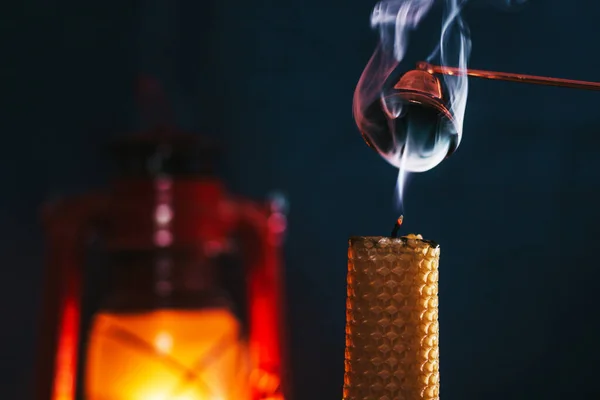Das Löschen Der Kerze Rauch Aus Einer Kerze Feierlicher Advent — Stockfoto