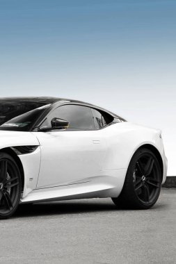 Kiev, Ukrayna - 12 Haziran 2021: Beyaz İngiliz süper arabası Aston Martin DBS Superleggera