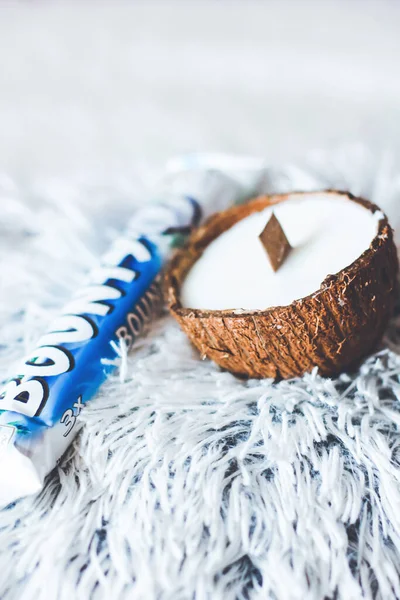 Chernihiv Ukraine July 2022 Bounty Chocolate Bar Coconut Coconut Candle — Fotografia de Stock