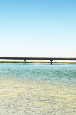 Büyük köprü. Gökyüzüne karşı köprü