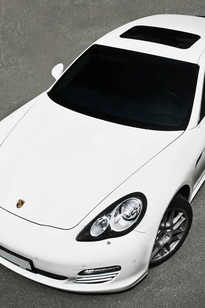 Kiev Ucrania Junio 2013 Porsche Panamera 4Wd Sobre Fondo Asfalto —  Fotos de Stock