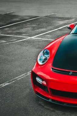 Kiev, Ukrayna - 1 Haziran 2014: Red Techart Porsche 911 Turbo GT Street R şehirde park etti. Araba ayarlanıyor