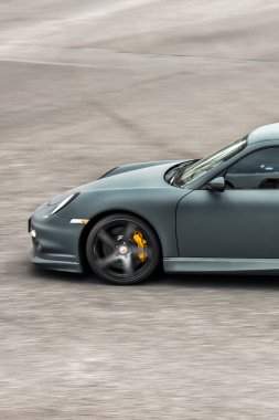 Kiev, Ukrayna - 29 Haziran 2013: Porsche 911 Turbo S. Matt Porsche yolda