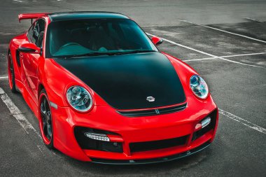 Kiev, Ukrayna - 1 Haziran 2014: Red Techart Porsche 911 Turbo GT Street R şehirde park etti. Araba ayarlanıyor