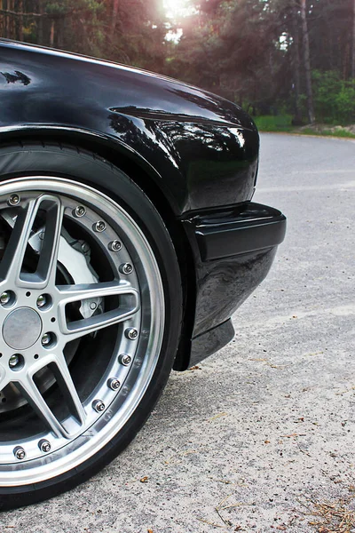 Car Wheels Close Background Asphalt Car Tires Car Wheel Close — Stock Photo, Image