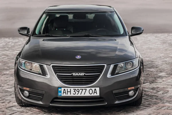 stock image Chernigov, Ukraine - July 24, 2021: Gray Saab 9-5 in the city