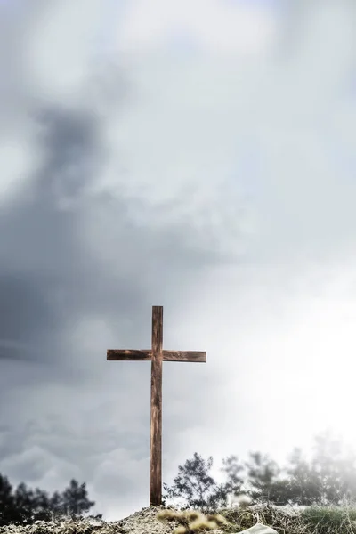 Korsa Kullen Tomma Kors Mot Himlen Äkta Påsk Hopp Gud — Stockfoto