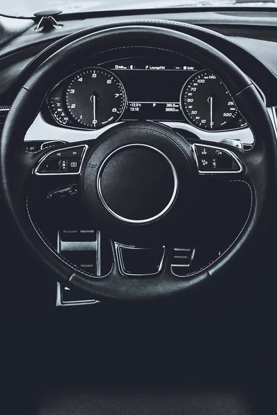 Vista Del Interior Automóvil Moderno Que Muestra Salpicadero —  Fotos de Stock