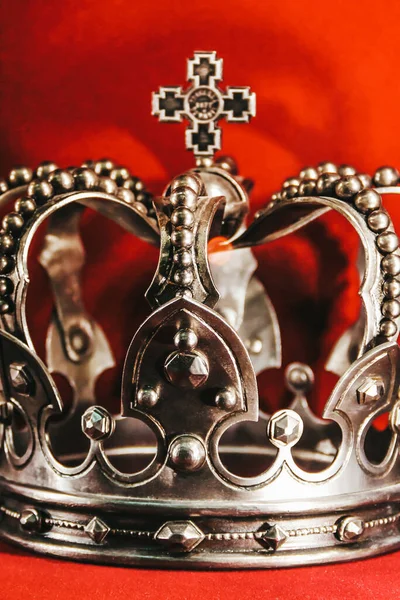 Золотая Корона Красном Фоне Jewel — стоковое фото