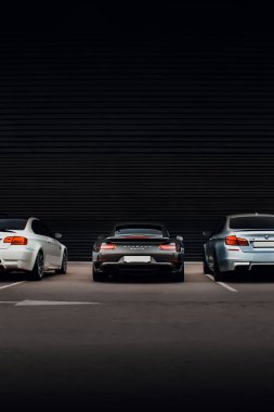 Kiev, Ukrayna - 18 Ekim 2016: Porsche 911 Turbo S ve BMW M3 (E92), BMW M5 (F10)