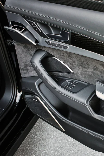 Drzwi Samochodu Luksusowe Wnętrze Samochodu Szczegóły Wnętrza Samochodu — Zdjęcie stockowe