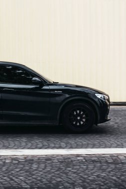 Fransa, Paris - 20 Mayıs 2023: Black Alfa Romeo Stelvio Super Quadrifoglio şehirde