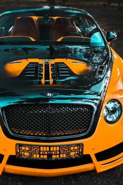 Kiev Ucrania Abril 2014 Orange Bentley Continental Race Mansory Motor — Foto de Stock