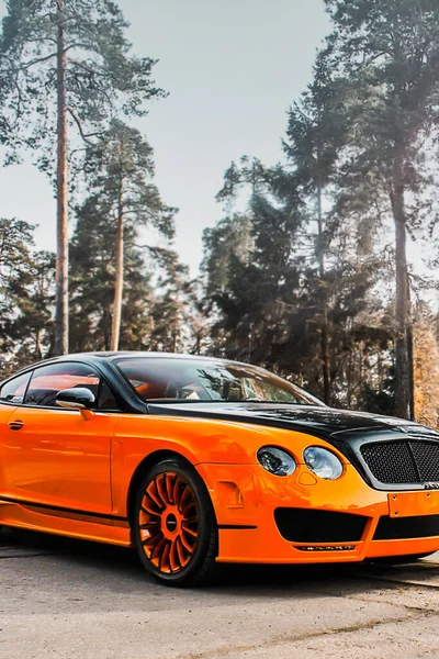 Kiev Ucrânia Abril 2014 Orange Bentley Continental Race Mansory — Fotografia de Stock