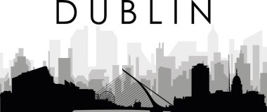 DUBLIN, IRELAND 'ın arka planında gri sisli şehir binaları olan siyah şehir manzaralı gökyüzü manzarası