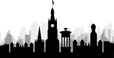 EDINBURGH, UNITED KINGDOM 'un arka planında gri sisli şehir binaları bulunan siyah şehir manzarası manzarası
