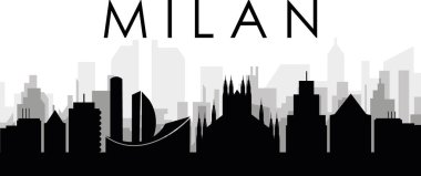 MILAN, ITALY 'in arka planında gri sisli şehir binaları olan siyah şehir manzaralı gökyüzü manzarası