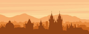Şehrin sisli arka plan binaları, gündoğumu, bulutlar ve PRAGUE dağları ile kahverengi panoramik posteri, CZECH REPUBLIC