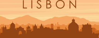 Şehrin sisli arka plan binaları, gündoğumu, bulutlar ve LISBON, PORTUGAL dağlarının kahverengi panoramik posteri