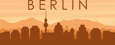 Şehir siluetinin kahverengi panoramik posteri sisli arka plan binaları, gün doğumu, bulutlar ve BERLIN dağları, ALMANY