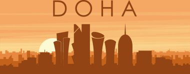 Şehrin sisli arka plan binaları, güneş doğuşu, bulutlar ve DOHA dağları ve Katar 'ın kahverengi panoramik posteri.