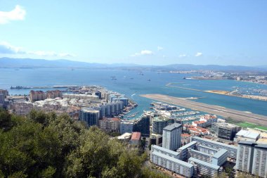 2020 'de Mid Harbour' dan Cebelitarık Kayası 'na doğru bakın.