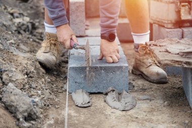 Tuğla döşeyen yüksek yoğunluklu zemin beton bloklar