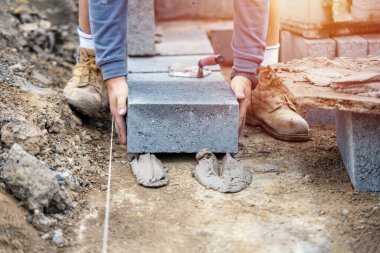 Tuğla döşeyen yüksek yoğunluklu zemin beton bloklar