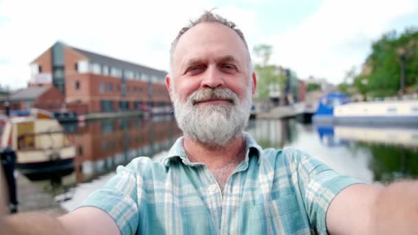 Retirement Walking Quays Pier Sitting Bench Taking Selfie Having Video — Stock Video