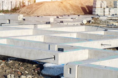 Yeni bir ev için beton temel